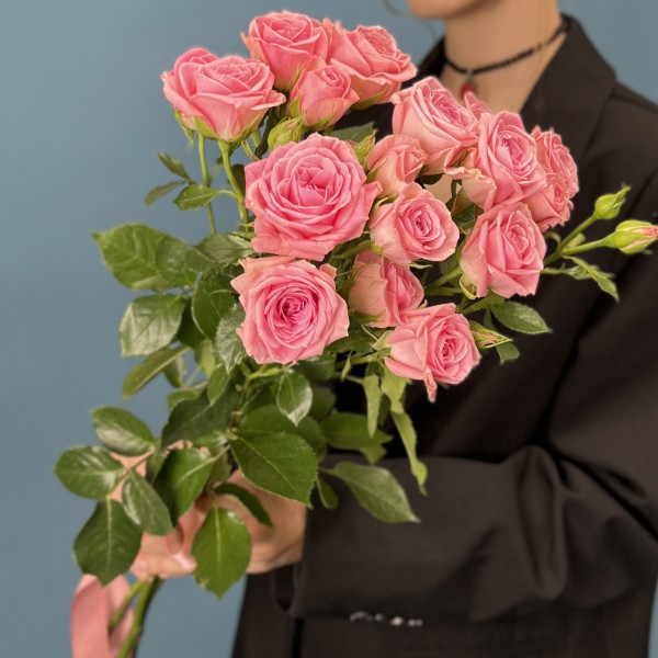 3 кустовые розы Одилия 60 см